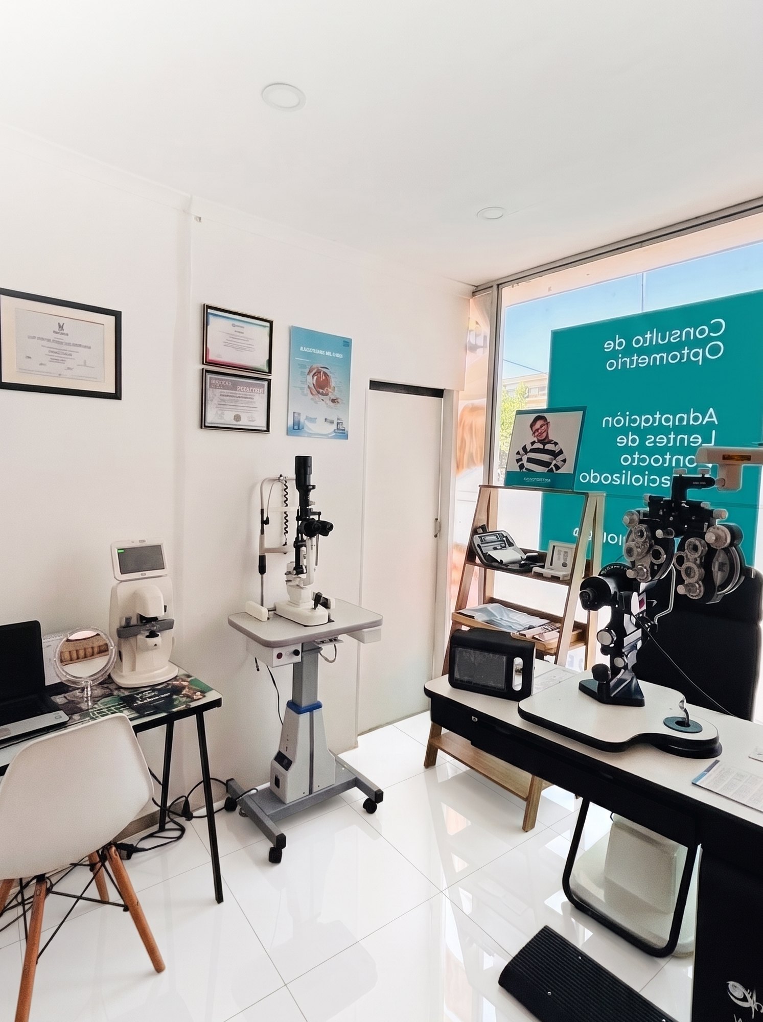 Sala de consulta con tecnología diagnóstica Focoptica